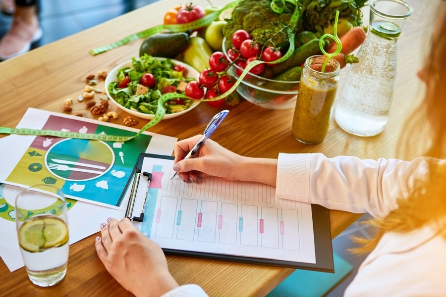 woman doing meal planning and diet analysis